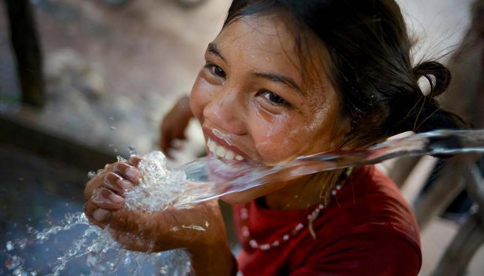 Generador de agua de aire: tecnología innovadora nutre el manantial claro de la vida.