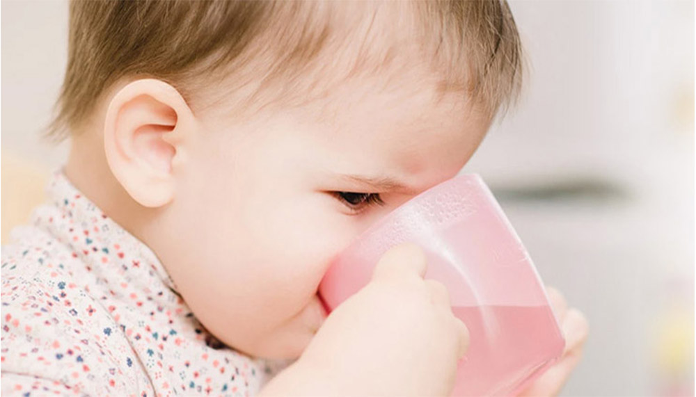 ¿Qué contaminantes eliminan los filtros de agua del refrigerador doméstico?
